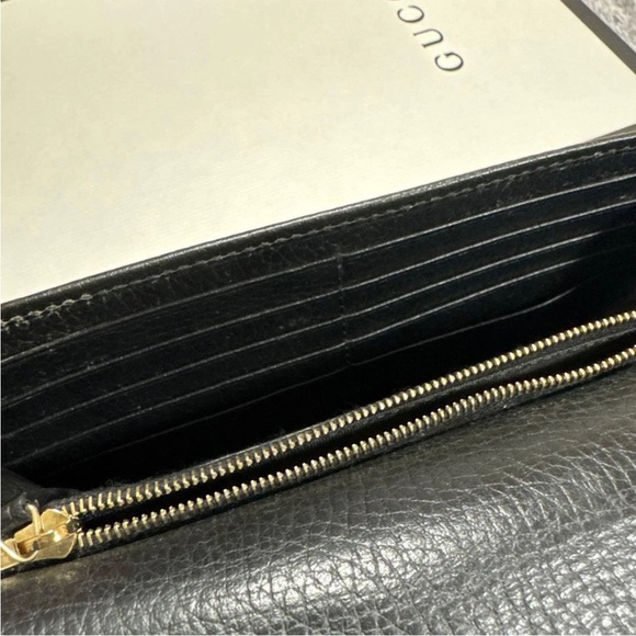 Gucci Black Leather Crossbody Bag with Gold Chain - Picture 5 of 12